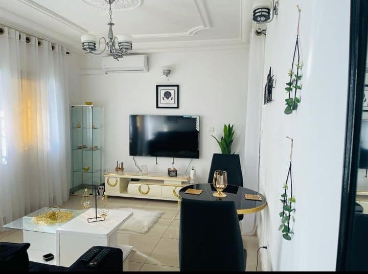 STUDIO MEUBLÉ À DOUALA – YOUPWE
