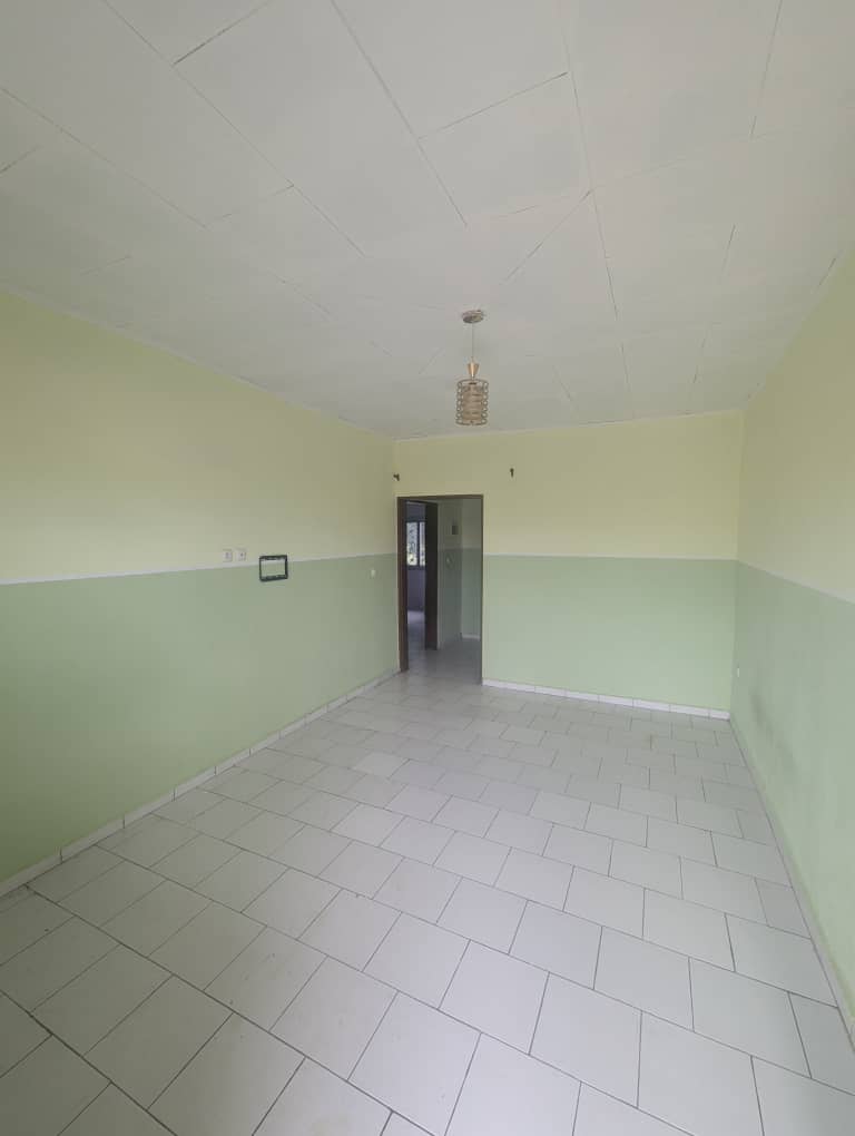 STUDIO BON STANDING À LOUER – ODZA (Plaque L&B)