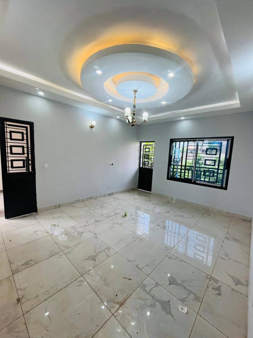 Plusieurs Studio Tout neuf nouvellement construit Yaoundé Messamendongo. Eau chaude Parking...100,000F CFA 8 mois