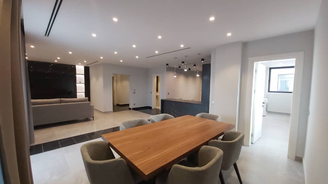 APPARTEMENT MEUBLÉ TRÈS HAUT STANDING À LOUER – BASTOS