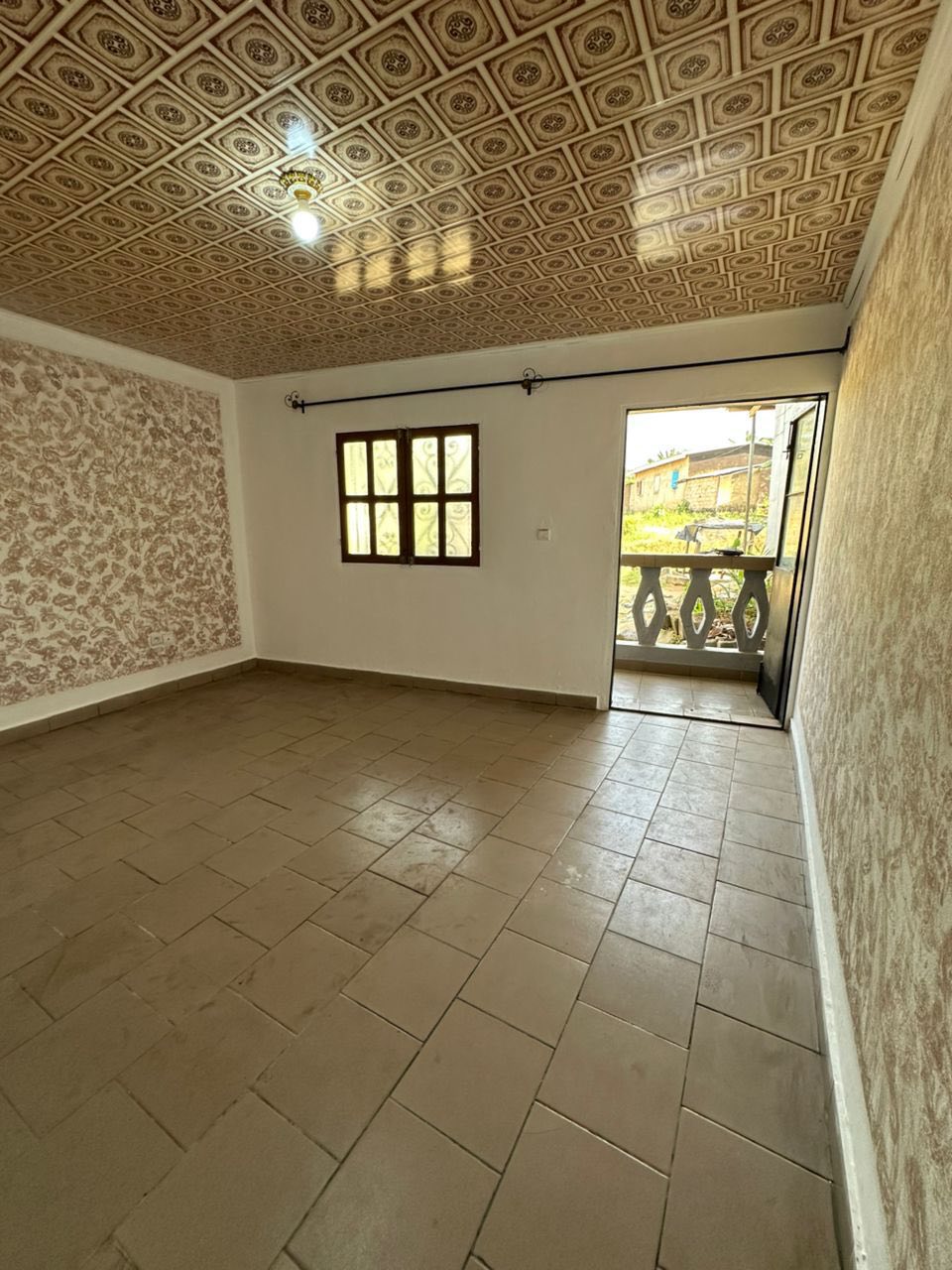 DOUALA – LOGBISOU – STUDIO MODERNE