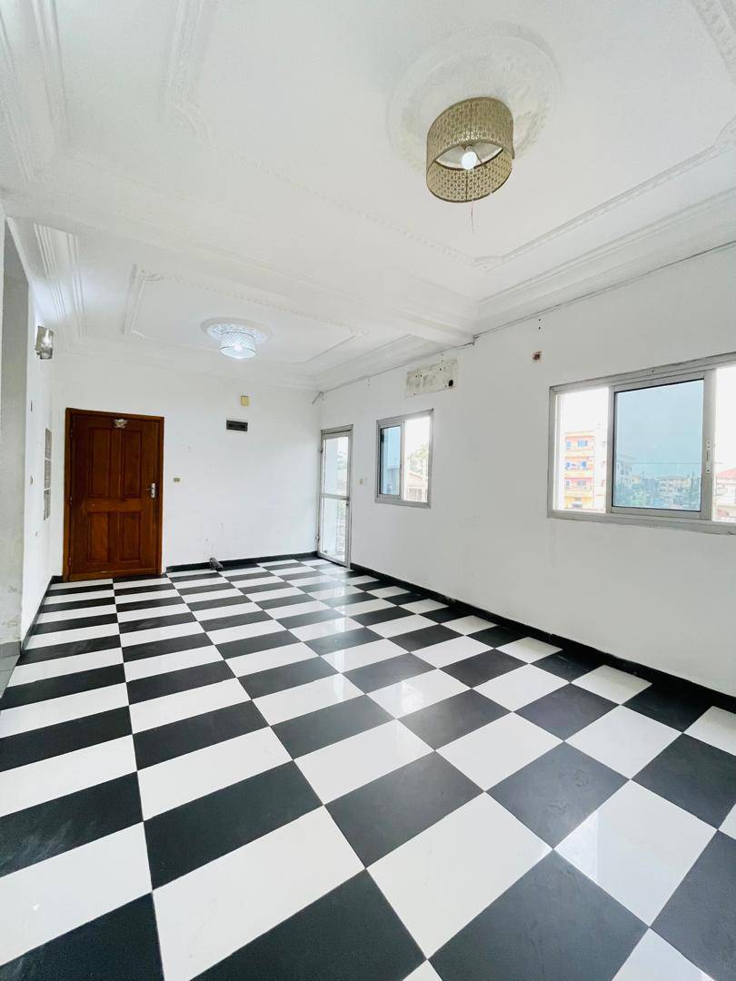 APPARTEMENT MODERNE STAFFÉ À LOUER À BONAMOUSSADI