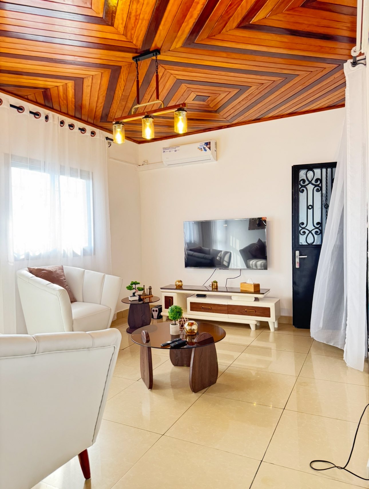 STUDIO MEUBLÉ À DOUALA YOUPWE