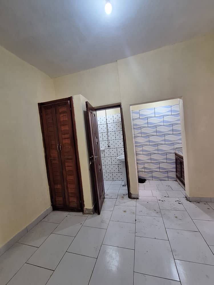 DOUALA – LOGBESSOU CTRV BAR – CHAMBRE MODERNE