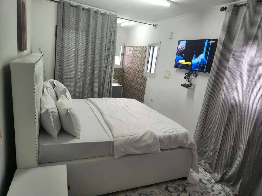 DOUALA - BONAPRISO ET MAKEPE – STUDIO MEUBLÉ À LOUER