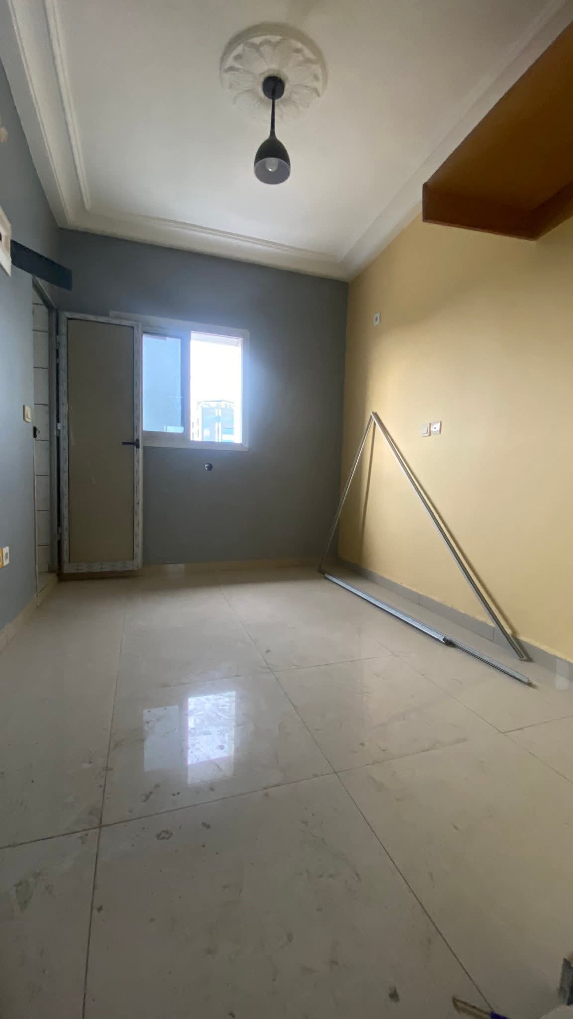 CHAMBRE MODERNE À LOUER – SABLE BONAMOUSSADI