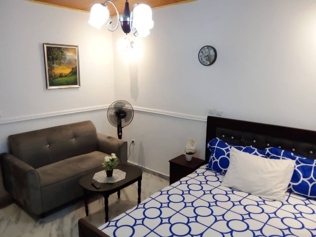 DOUALA- LOGPOM – STUDIO MEUBLÉ À LOUER